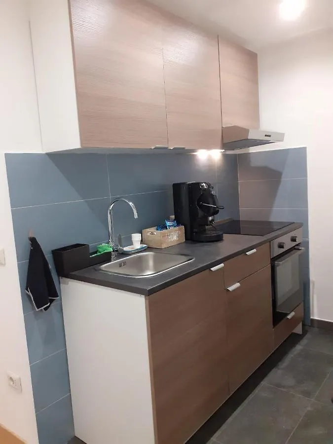 Hotel New Little House Neapol 0*,